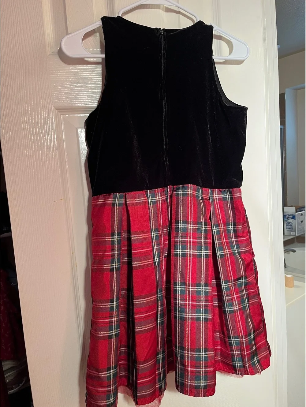 The Children's Place Girls' Size 16 Black Velvet and Red Plaid Holiday Dress